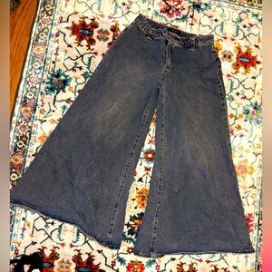 AKIRA Wide-Leg Blue Jeans